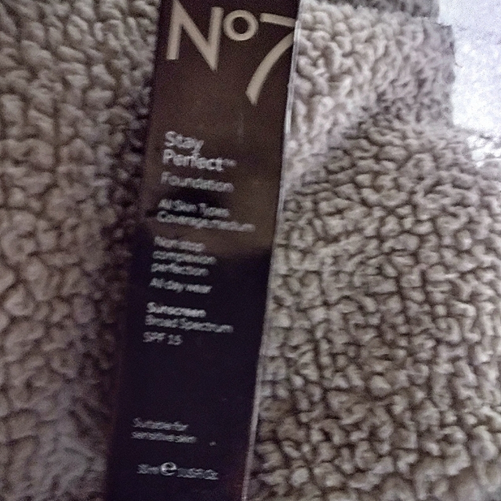No. 7 Stay Perfect Foundation (warm sand)